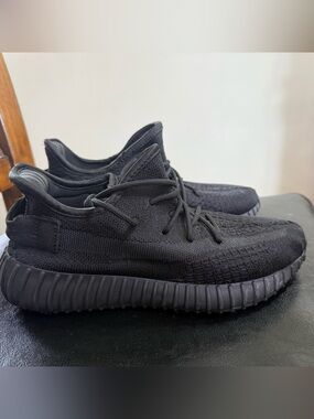 Adidas Yeezy Boost 350 v2 black